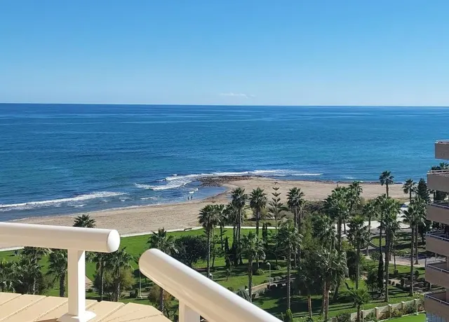 Vue sur la plage et les espaces verts